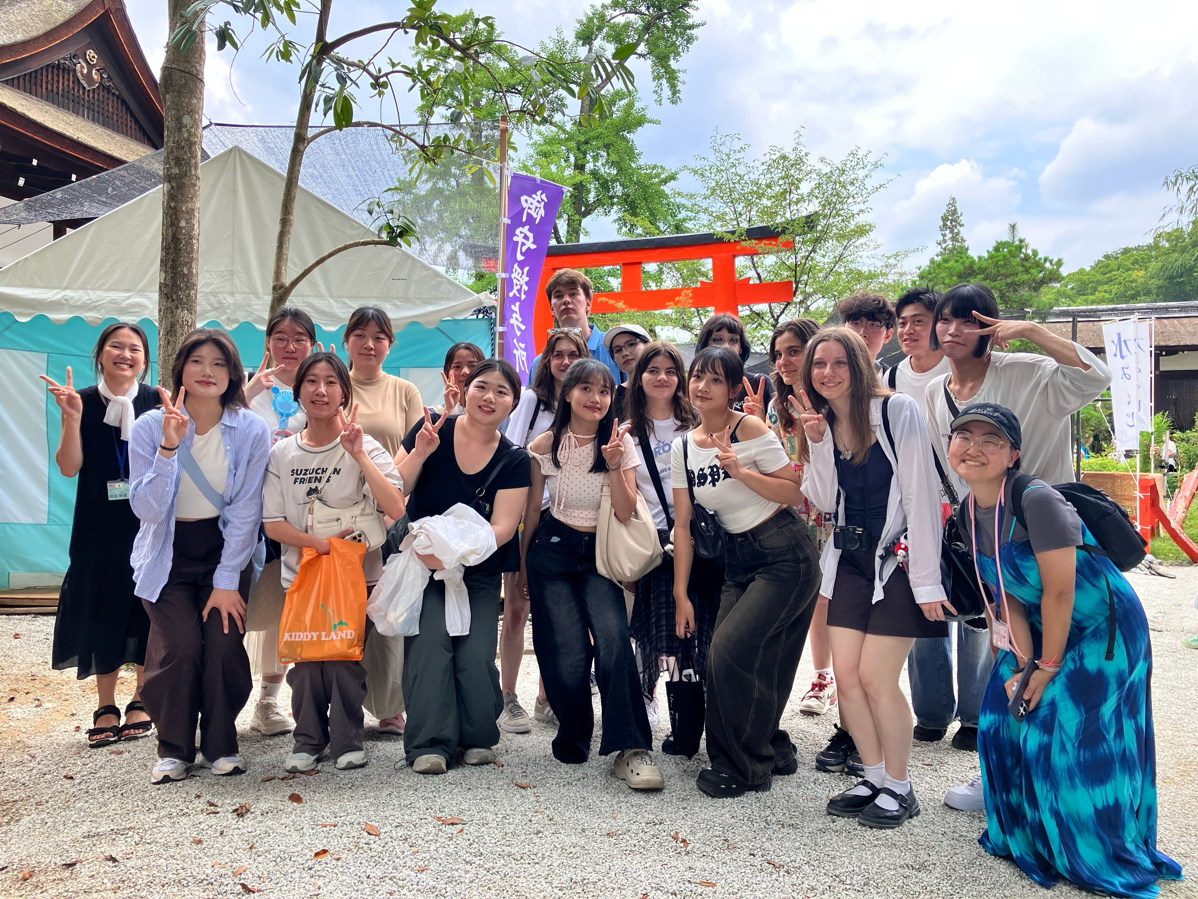 御手洗祭で記念撮影！御手洗池はけっこう冷たかった…夏の京都を満喫しました