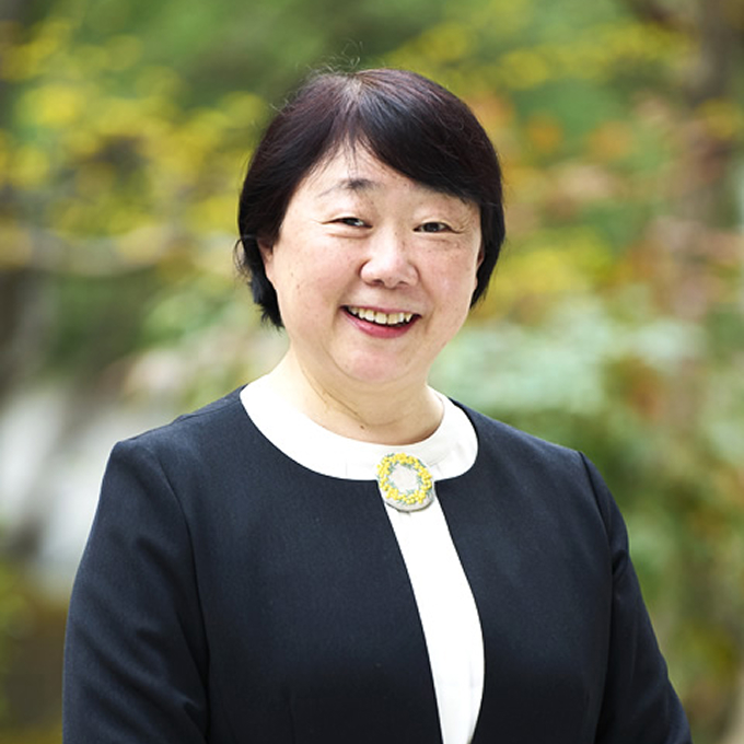 外国語学研究科長・教授 由井 紀久子